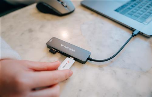 USB-C ESSENTIALS MULTIPORT HUB 4 PORT