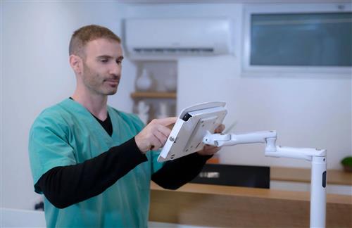 IPAD 10.2IN SPACE ENCLOSURE MEDICAL ROLLING CART EXTEND. WHT