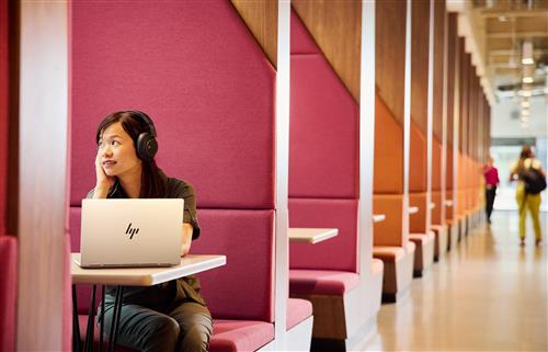 HP EliteBook 8 Flip G1i AI Intel Core Ultra 7 255U Ibrido (2 in 1) 33,8 cm (13.3