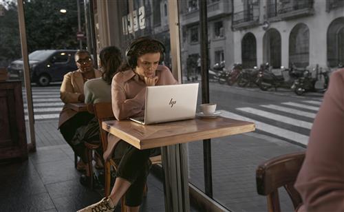 HP EliteBook Ultra G1q Copilot+ PC Qualcomm Snapdragon X1E-78-100 Computer portatile 35,6 cm (14