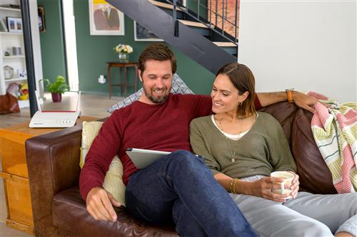 FRITZ!Box 6890 LTE INT router wireless Gigabit Ethernet Dual-band (2.4 GHz/5 GHz) 4G Rosso, Bianco